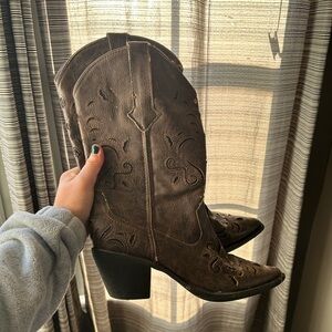 Brown vintage roper cowboy boots